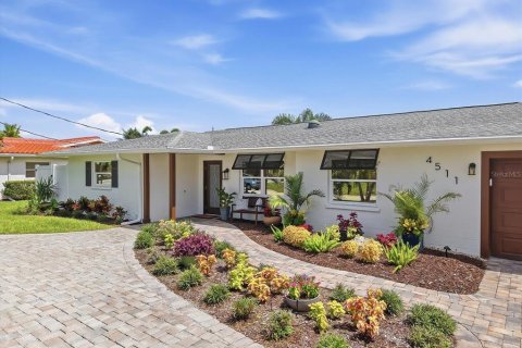 Casa en venta en Bradenton, Florida, 2 dormitorios, 175.12 m2 № 2384490 - foto 2