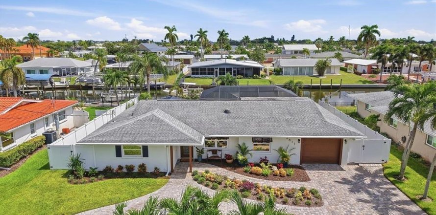 Casa en Bradenton, Florida 2 dormitorios, 175.12 m2 № 2384490