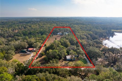House in Brooksville, Florida 2 bedrooms, 280.01 sq.m. № 1615238 - photo 1