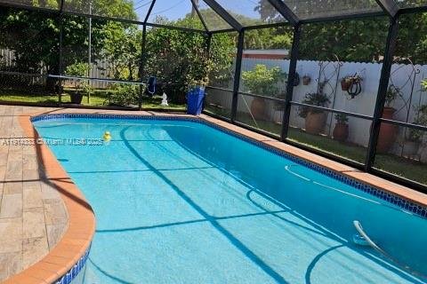 Casa en venta en Hialeah, Florida, 3 dormitorios, 143.35 m2 № 1970981 - foto 24