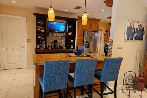 Casa en venta en Hialeah, Florida, 3 dormitorios, 143.35 m2 № 1970981 - foto 10