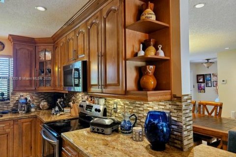 Casa en venta en Hialeah, Florida, 3 dormitorios, 143.35 m2 № 1970981 - foto 13