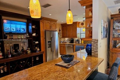 Casa en venta en Hialeah, Florida, 3 dormitorios, 143.35 m2 № 1970981 - foto 11