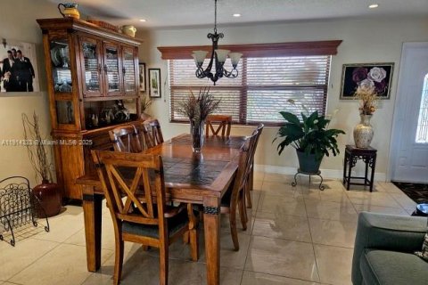 Casa en venta en Hialeah, Florida, 3 dormitorios, 143.35 m2 № 1970981 - foto 17