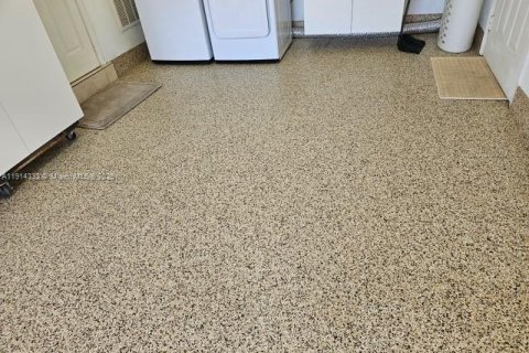 Casa en venta en Hialeah, Florida, 3 dormitorios, 143.35 m2 № 1970981 - foto 29