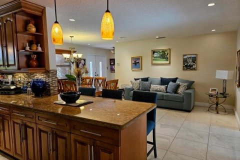 Casa en venta en Hialeah, Florida, 3 dormitorios, 143.35 m2 № 1970981 - foto 12