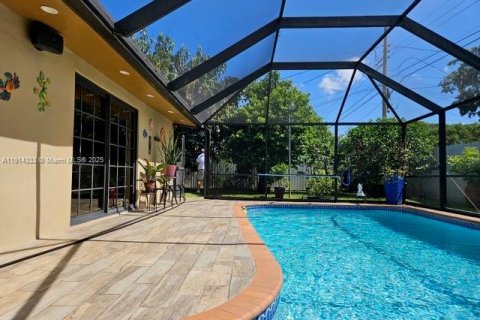 Casa en venta en Hialeah, Florida, 3 dormitorios, 143.35 m2 № 1970981 - foto 23