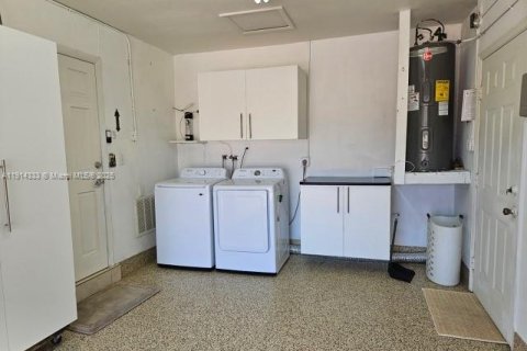 Casa en venta en Hialeah, Florida, 3 dormitorios, 143.35 m2 № 1970981 - foto 30