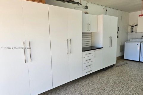 Casa en venta en Hialeah, Florida, 3 dormitorios, 143.35 m2 № 1970981 - foto 27
