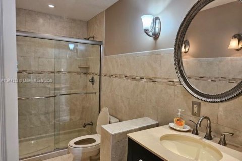 Casa en venta en Hialeah, Florida, 3 dormitorios, 143.35 m2 № 1970981 - foto 19