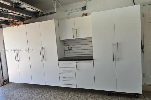 Casa en venta en Hialeah, Florida, 3 dormitorios, 143.35 m2 № 1970981 - foto 28