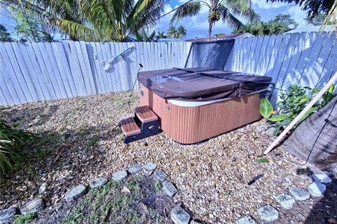 House in North Lauderdale, Florida 3 bedrooms, 92.9 sq.m. № 1772562 - photo 18