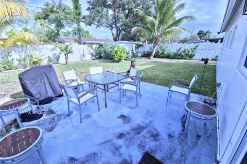 House in North Lauderdale, Florida 3 bedrooms, 92.9 sq.m. № 1772562 - photo 15