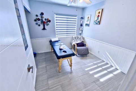 House in North Lauderdale, Florida 3 bedrooms, 92.9 sq.m. № 1772562 - photo 12
