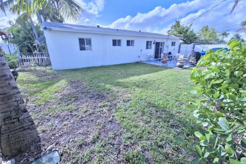 House in North Lauderdale, Florida 3 bedrooms, 92.9 sq.m. № 1772562 - photo 17