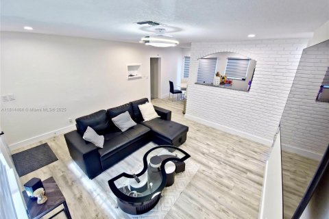 House in North Lauderdale, Florida 3 bedrooms, 92.9 sq.m. № 1772562 - photo 27