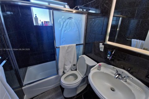 House in North Lauderdale, Florida 3 bedrooms, 92.9 sq.m. № 1772562 - photo 13