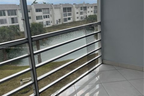 Condo in Sunrise, Florida, 1 bedroom  № 1945458 - photo 7