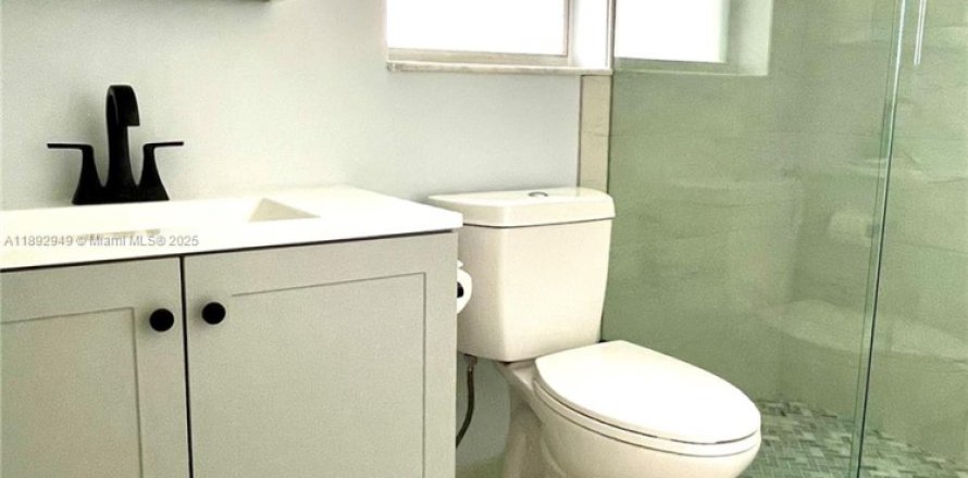 Condo in Sunrise, Florida, 1 bedroom  № 1945458