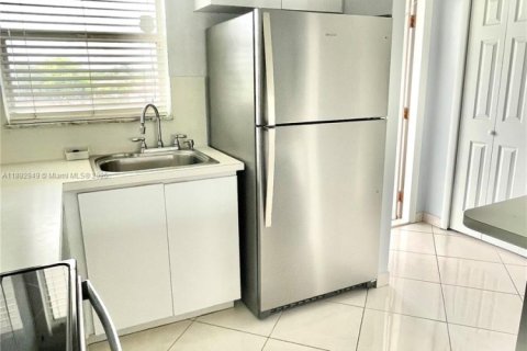 Condo in Sunrise, Florida, 1 bedroom  № 1945458 - photo 4