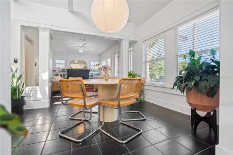 House in Saint Petersburg, Florida 6 bedrooms, 218.97 sq.m. № 1917606 - photo 4