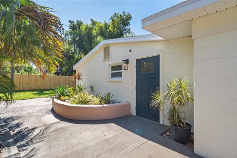 House in Saint Petersburg, Florida 6 bedrooms, 218.97 sq.m. № 1917606 - photo 26