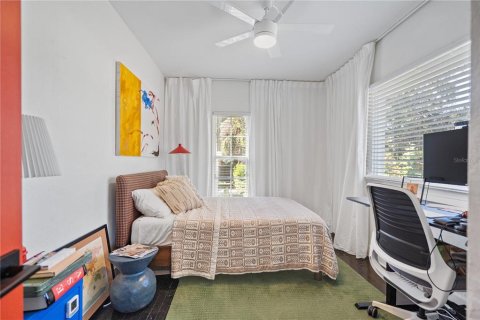 House in Saint Petersburg, Florida 6 bedrooms, 218.97 sq.m. № 1917606 - photo 16