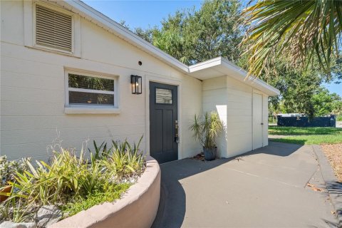 House in Saint Petersburg, Florida 6 bedrooms, 218.97 sq.m. № 1917606 - photo 25
