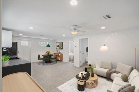 House in Saint Petersburg, Florida 6 bedrooms, 218.97 sq.m. № 1917606 - photo 30