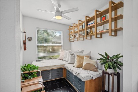 House in Saint Petersburg, Florida 6 bedrooms, 218.97 sq.m. № 1917606 - photo 8
