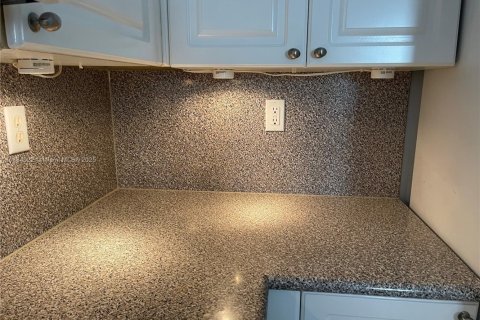 Copropriété à louer à Doral, Floride: 3 chambres, 152.55 m2 № 1931451 - photo 15