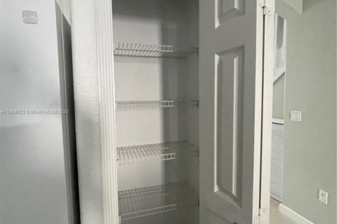 Copropriété à louer à Doral, Floride: 3 chambres, 152.55 m2 № 1931451 - photo 18