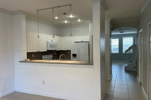 Copropriété à louer à Doral, Floride: 3 chambres, 152.55 m2 № 1931451 - photo 4