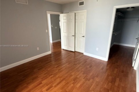 Condo in Miami, Florida, 2 bedrooms  № 1893019 - photo 8