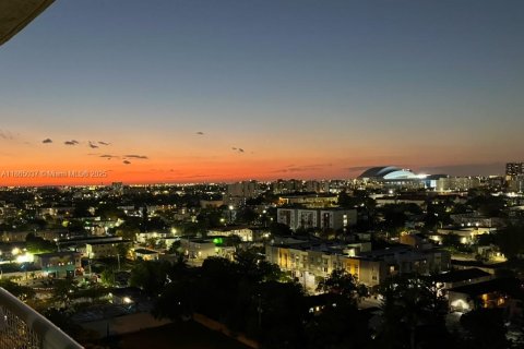 Condo in Miami, Florida, 2 bedrooms  № 1893019 - photo 19