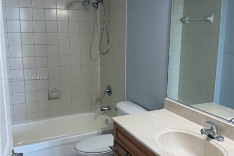 Condo in Miami, Florida, 2 bedrooms  № 1893019 - photo 11