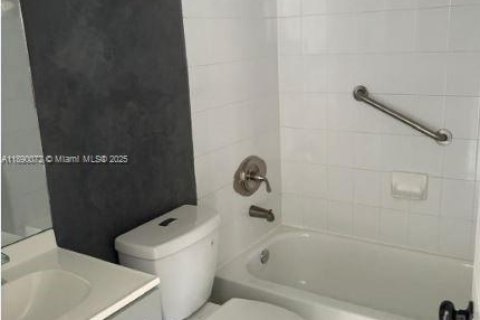Condominio en venta en Miami, Florida, 2 dormitorios, 83.61 m2 № 1939285 - foto 7