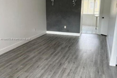 Condominio en venta en Miami, Florida, 2 dormitorios, 83.61 m2 № 1939285 - foto 5