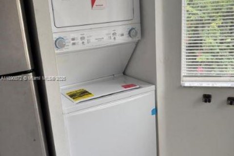 Condominio en venta en Miami, Florida, 2 dormitorios, 83.61 m2 № 1939285 - foto 11