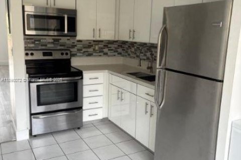 Condominio en venta en Miami, Florida, 2 dormitorios, 83.61 m2 № 1939285 - foto 3