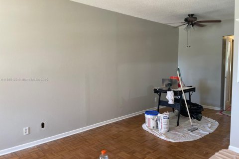 Condo in West Palm Beach, Florida, 1 bedroom  № 1842640 - photo 2