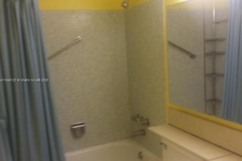 Condo in West Palm Beach, Florida, 1 bedroom  № 1842640 - photo 11