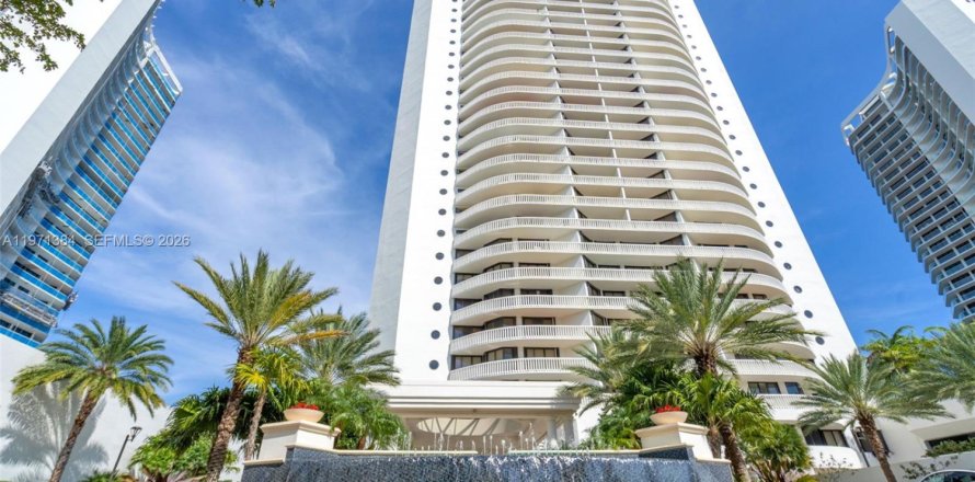 Кондоминиум с 5 спальнями в Авентура, Флорида № 2042243