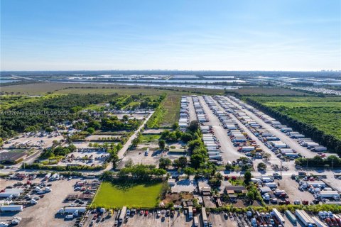 Commercial property in Hialeah, Florida № 1867822 - photo 12