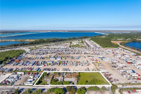 Commercial property in Hialeah, Florida № 1867822 - photo 2