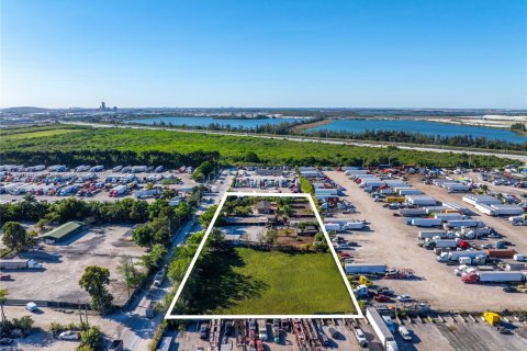 Commercial property in Hialeah, Florida № 1867822 - photo 5