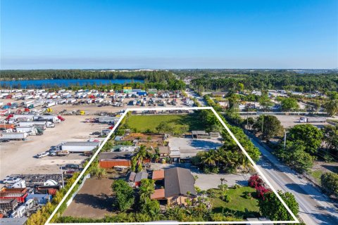 Commercial property in Hialeah, Florida № 1867822 - photo 3