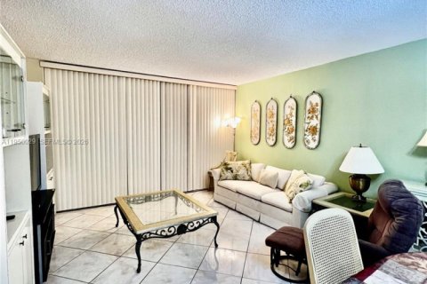 Condominio en alquiler en Lauderhill, Florida, 1 dormitorio, 72.46 m2 № 2055110 - foto 14