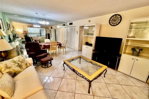 Condominio en alquiler en Lauderhill, Florida, 1 dormitorio, 72.46 m2 № 2055110 - foto 15
