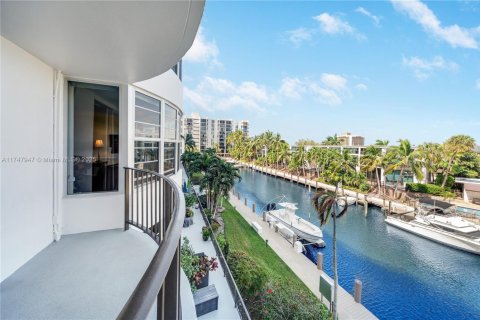 Condominio en venta en Fort Lauderdale, Florida, 2 dormitorios, 134.71 m2 № 1701895 - foto 1